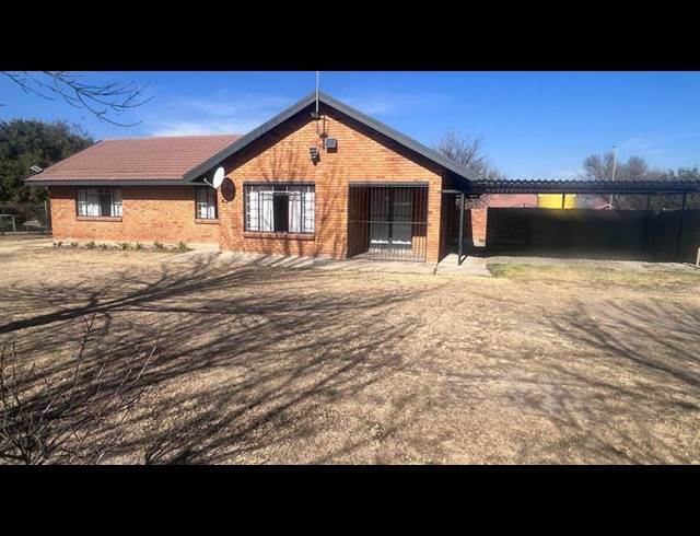 3 BEDROOM HOUSE FOR SALE IN KOSMOSPARK